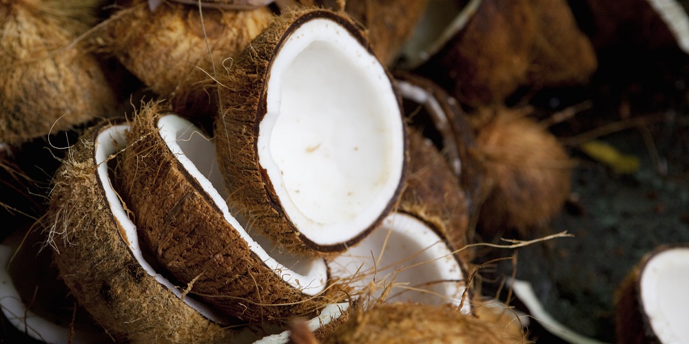 Kokosolja kan användas för att bleka tänderna, resultatet är dock diskuterbart.
