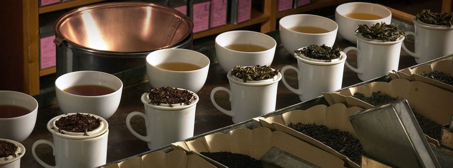Har du börjat få gula tänder av att dricka te? Du kan vara lugn, vi har ett par tips som kommer hjälpa dig på traven.